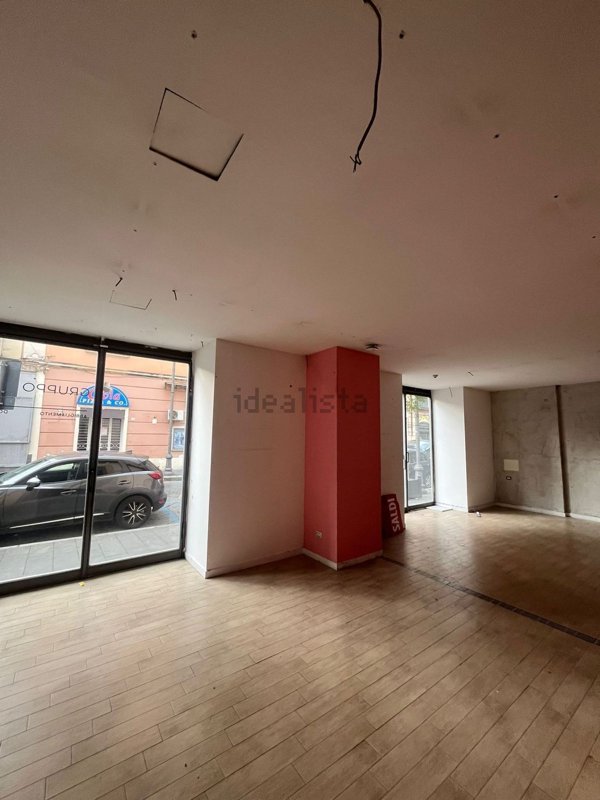 locale commerciale in affitto a Santa Maria Capua Vetere