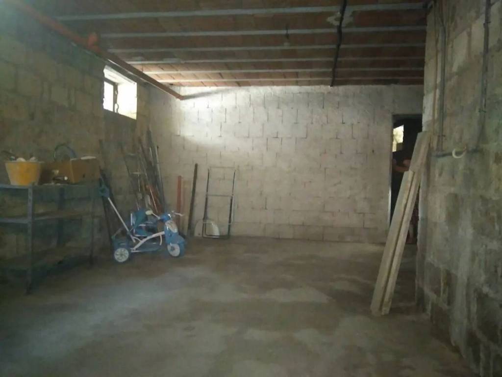 locale commerciale in affitto a Santa Maria Capua Vetere