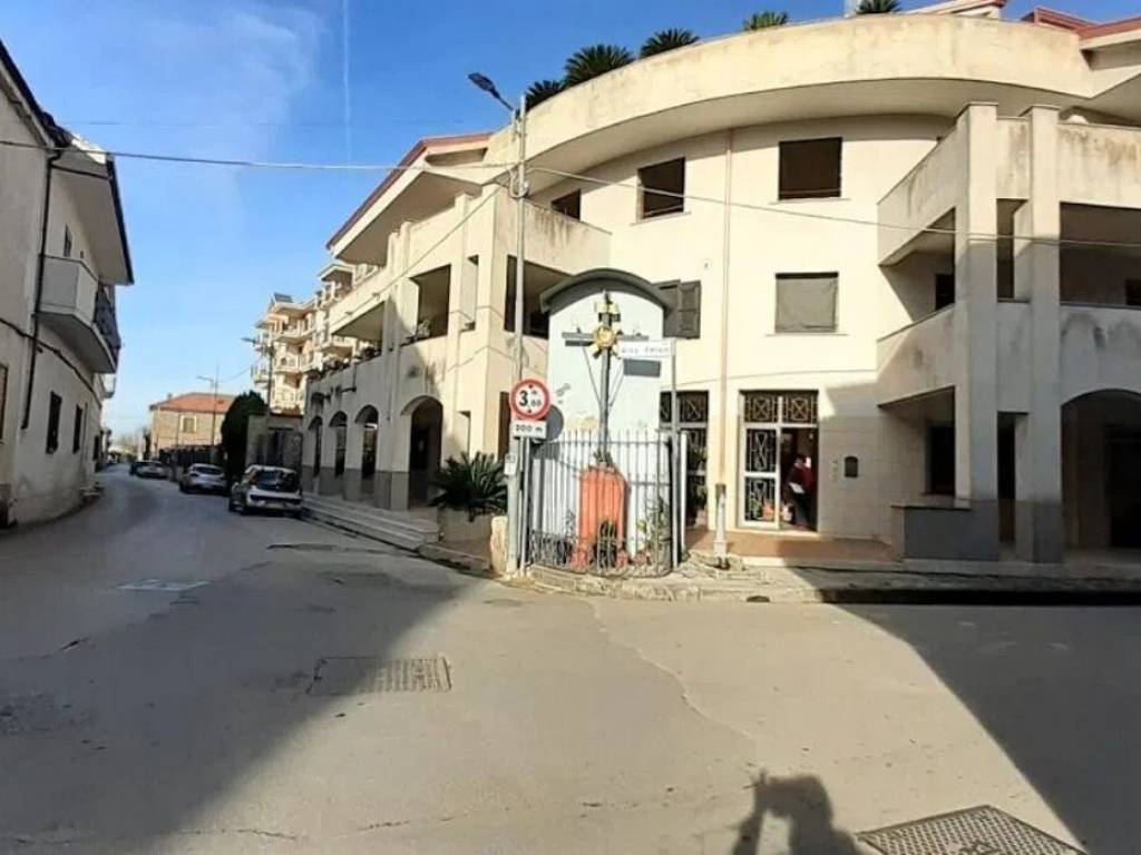 negozio in affitto a Santa Maria Capua Vetere