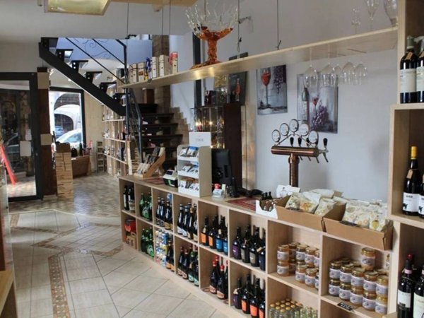 negozio in affitto a Santa Maria Capua Vetere