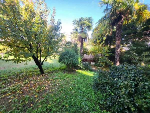 negozio in affitto a Santa Maria Capua Vetere