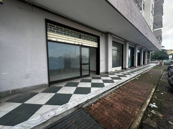 negozio in affitto a Santa Maria Capua Vetere