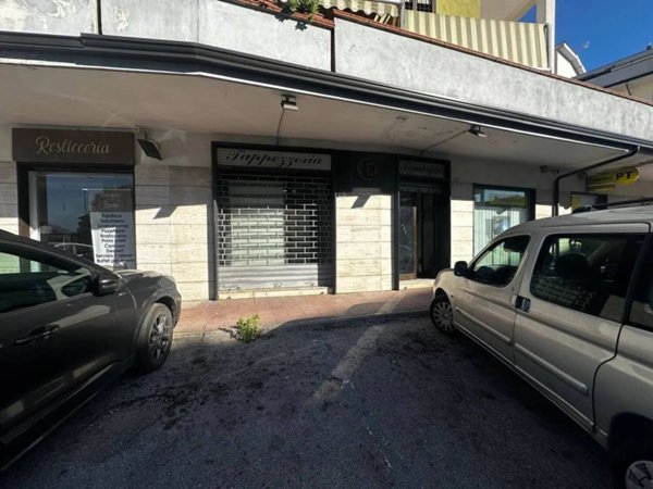 negozio in affitto a Santa Maria Capua Vetere