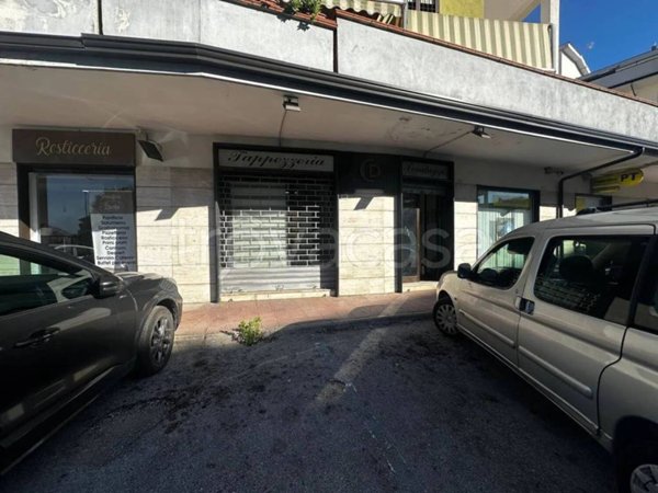 negozio in affitto a Santa Maria Capua Vetere