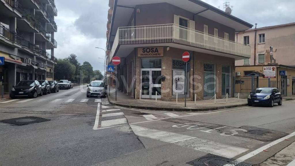 negozio in affitto a Santa Maria Capua Vetere
