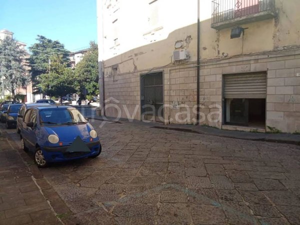 negozio in affitto a Santa Maria Capua Vetere