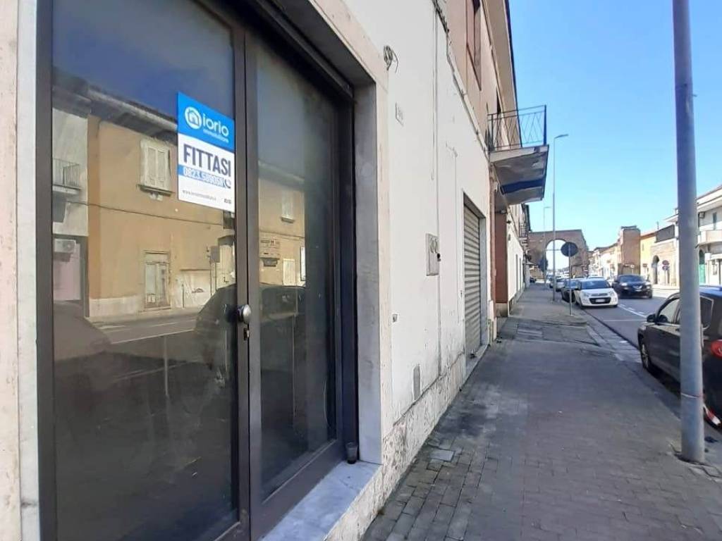 negozio in affitto a Santa Maria Capua Vetere