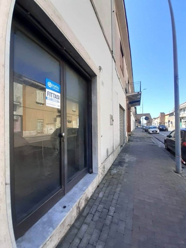 negozio in affitto a Santa Maria Capua Vetere