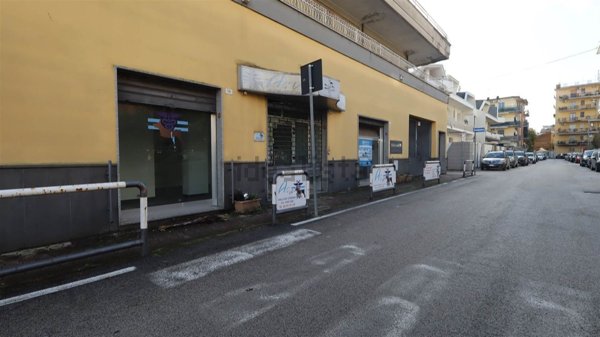 negozio in affitto a Santa Maria Capua Vetere