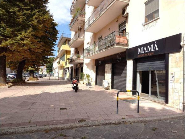 negozio in affitto a Santa Maria Capua Vetere