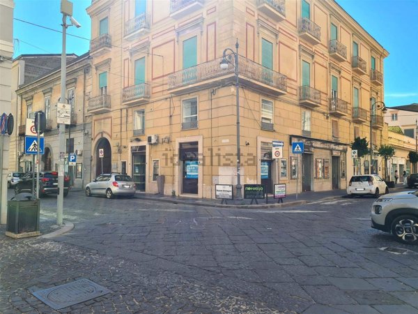 locale commerciale in affitto a Santa Maria Capua Vetere