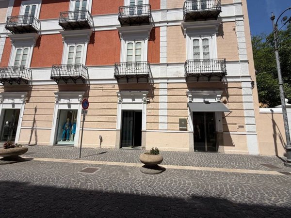 negozio in affitto a Santa Maria Capua Vetere
