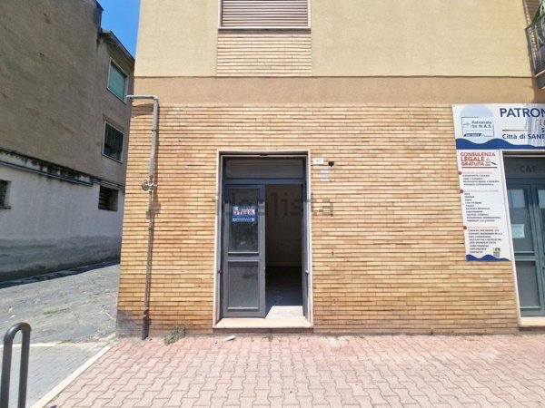 locale commerciale in affitto a Santa Maria Capua Vetere