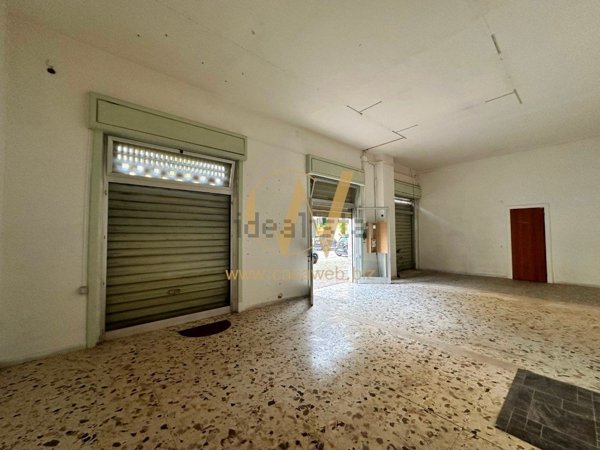 locale commerciale in affitto a Santa Maria Capua Vetere