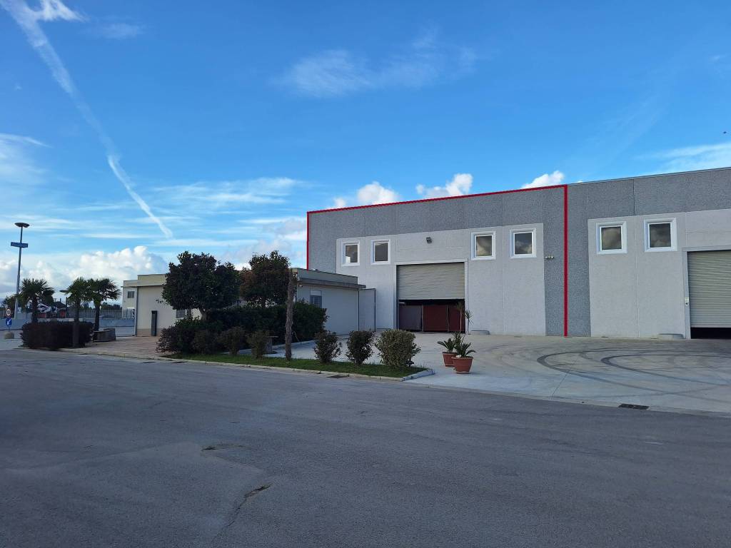 locale commerciale in affitto a Santa Maria la Fossa
