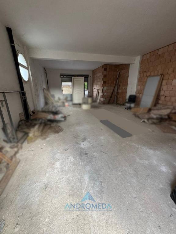 negozio in affitto a Sant'Arpino