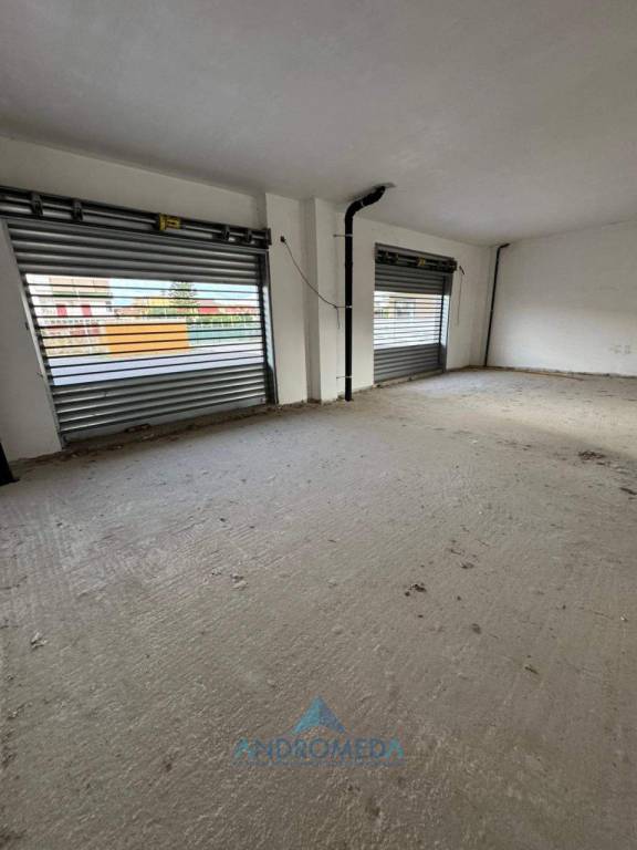 negozio in affitto a Sant'Arpino