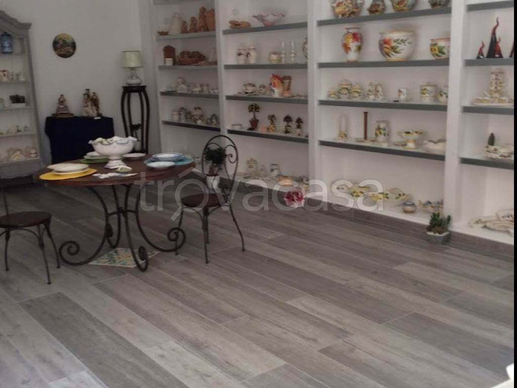 negozio in affitto a Sant'Arpino