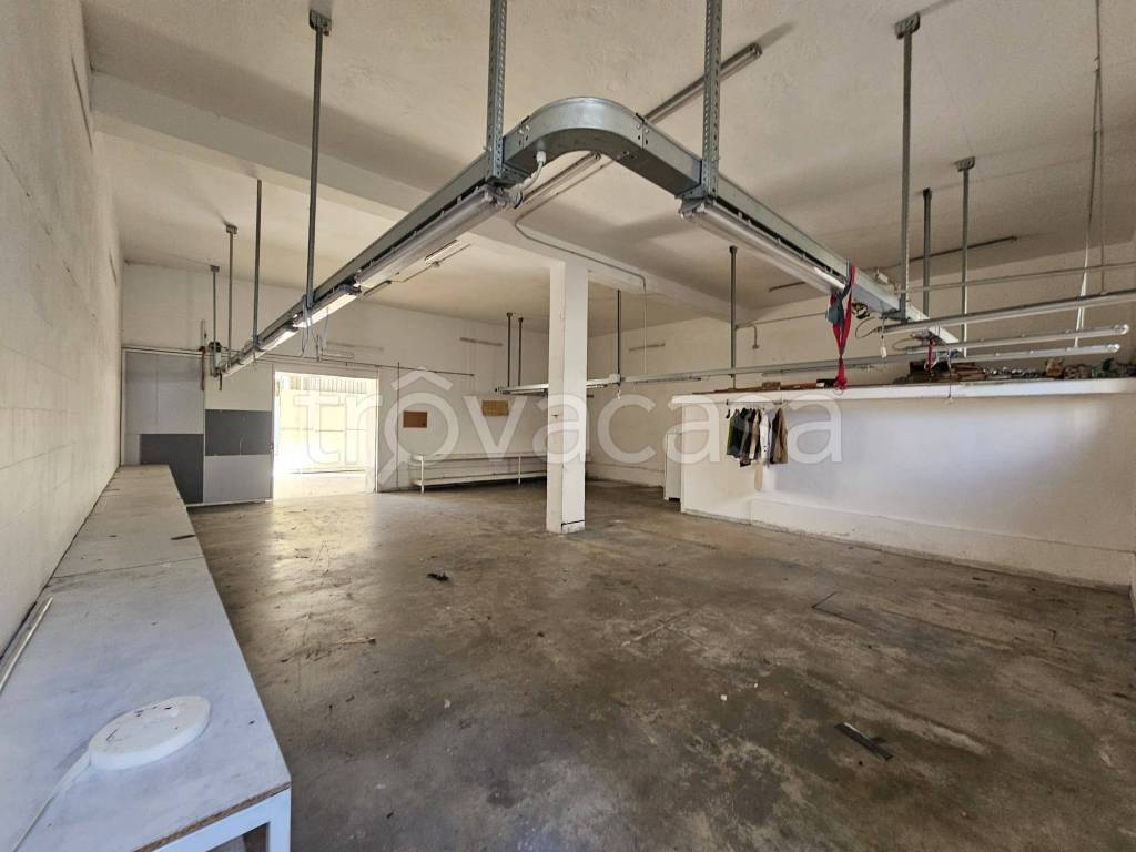 negozio in affitto a Sant'Arpino