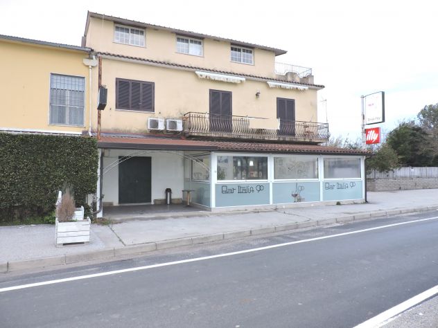 locale commerciale in affitto a Sessa Aurunca