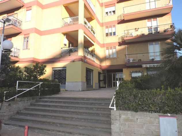 locale commerciale in affitto a Sessa Aurunca