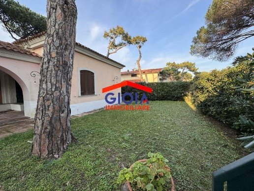 casa indipendente in affitto a Sessa Aurunca in zona Baia Domizia
