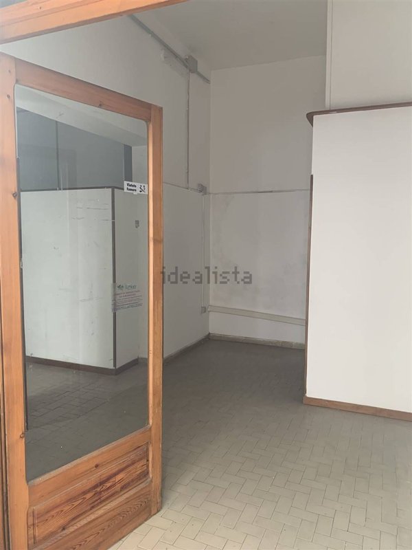 negozio in affitto a Sessa Aurunca in zona Cascano