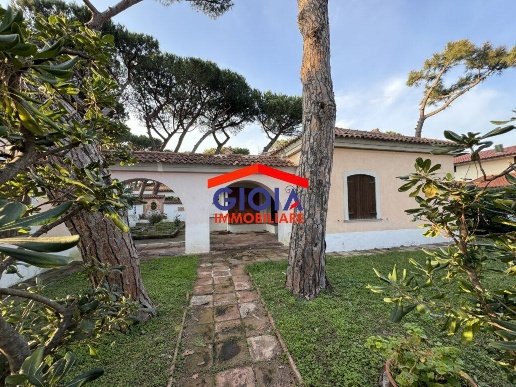 casa indipendente in affitto a Sessa Aurunca in zona Baia Domizia