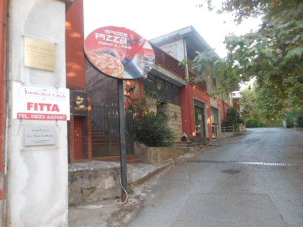 locale commerciale in affitto a Teano