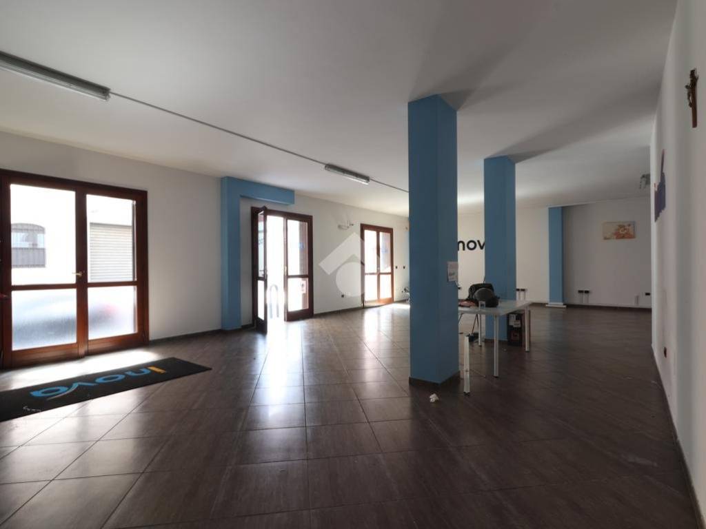 negozio in affitto a Teverola