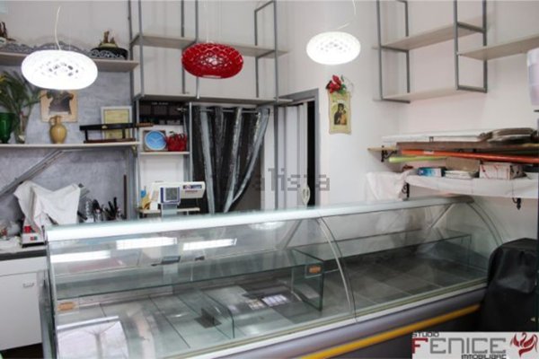 locale commerciale in affitto a Teverola