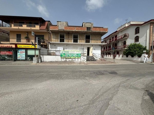 locale commerciale in affitto a Teverola