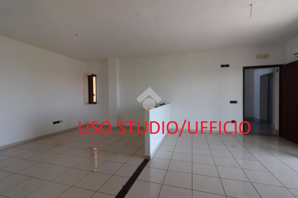 ufficio in affitto a Teverola