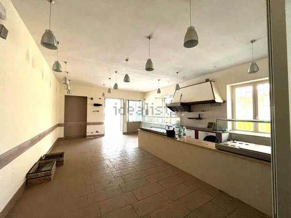 locale commerciale in affitto a Teverola