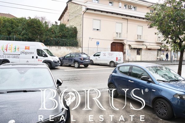locale commerciale in affitto a Teverola