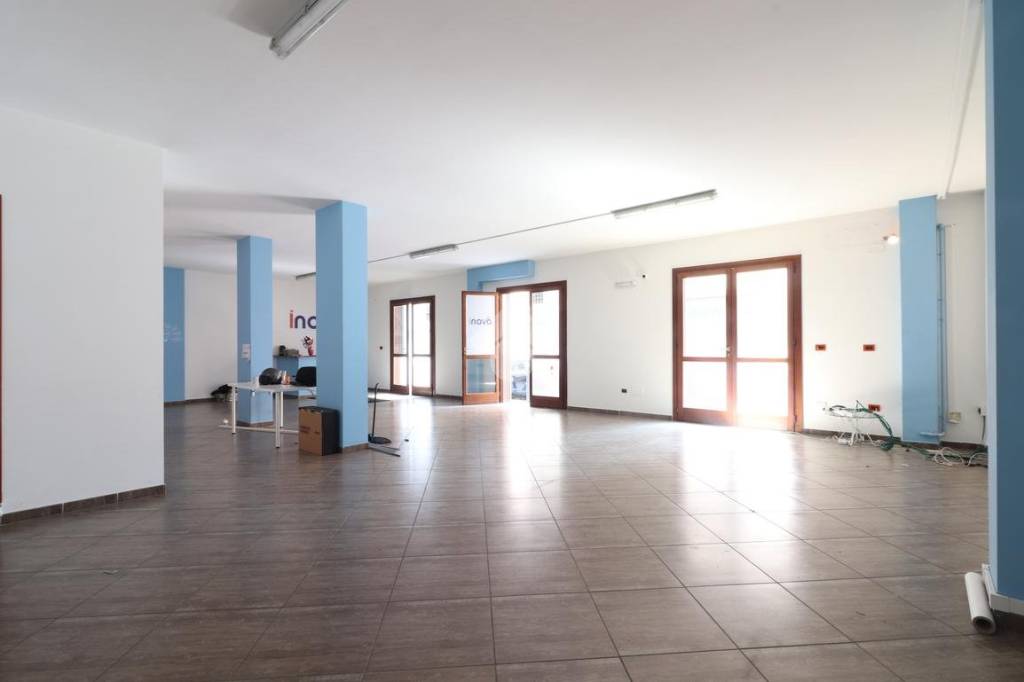 negozio in affitto a Teverola