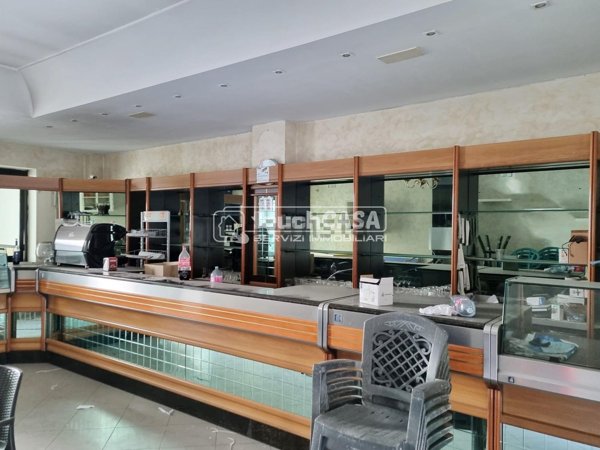 locale commerciale in affitto a Teverola