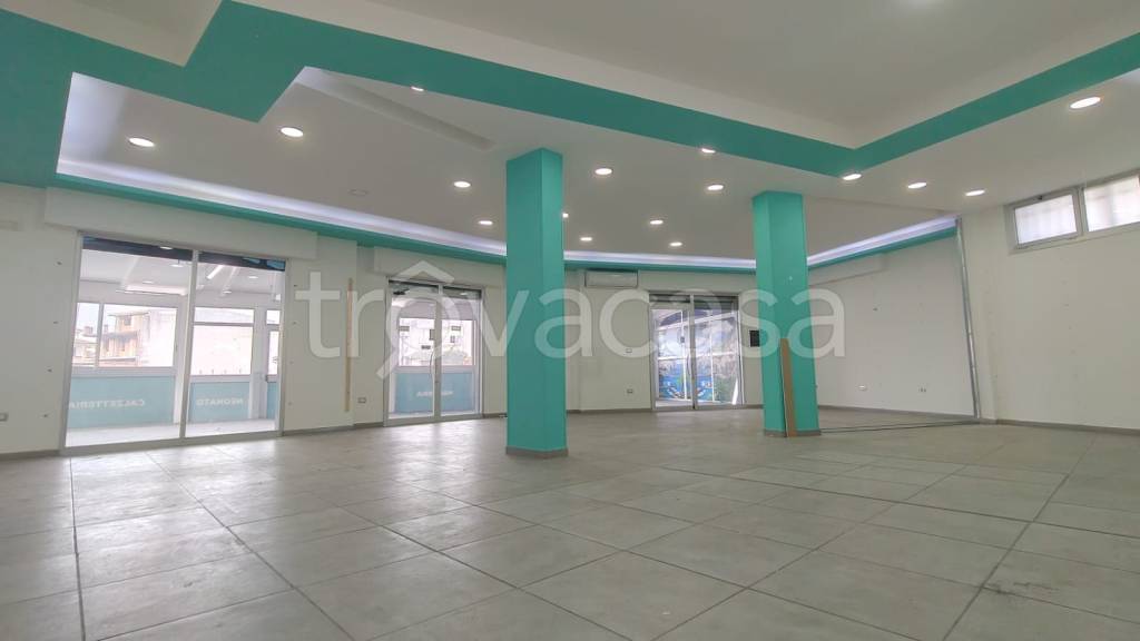 negozio in affitto a Teverola