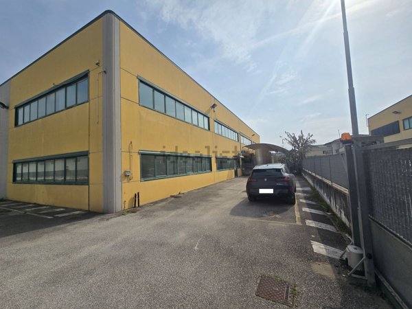 ufficio in affitto a Teverola