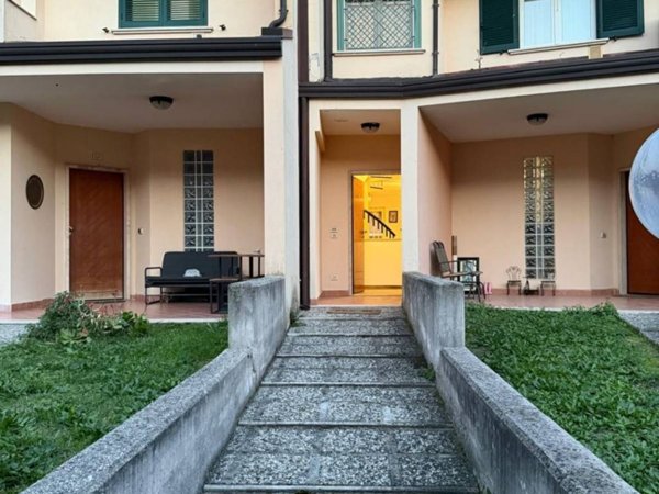 casa indipendente in affitto a Teverola