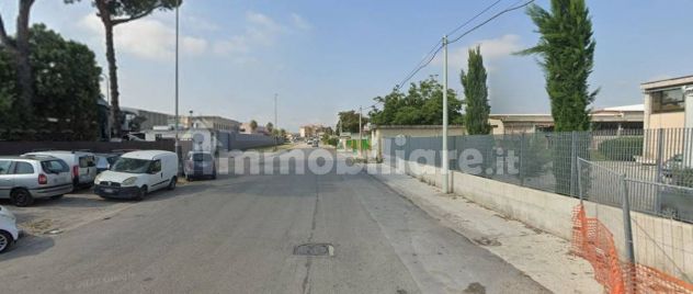 locale commerciale in affitto a Teverola