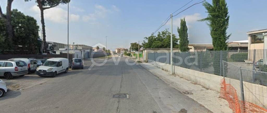 locale commerciale in affitto a Teverola