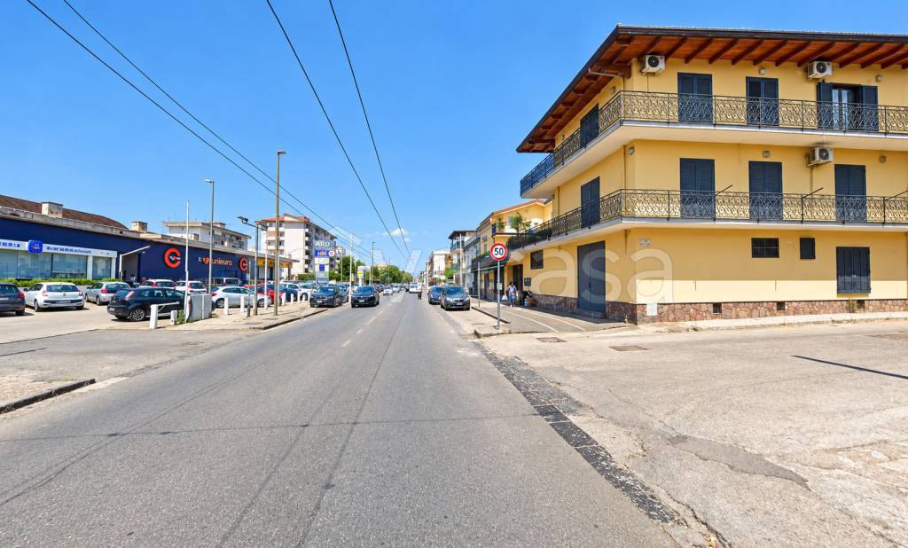 locale commerciale in affitto a Teverola
