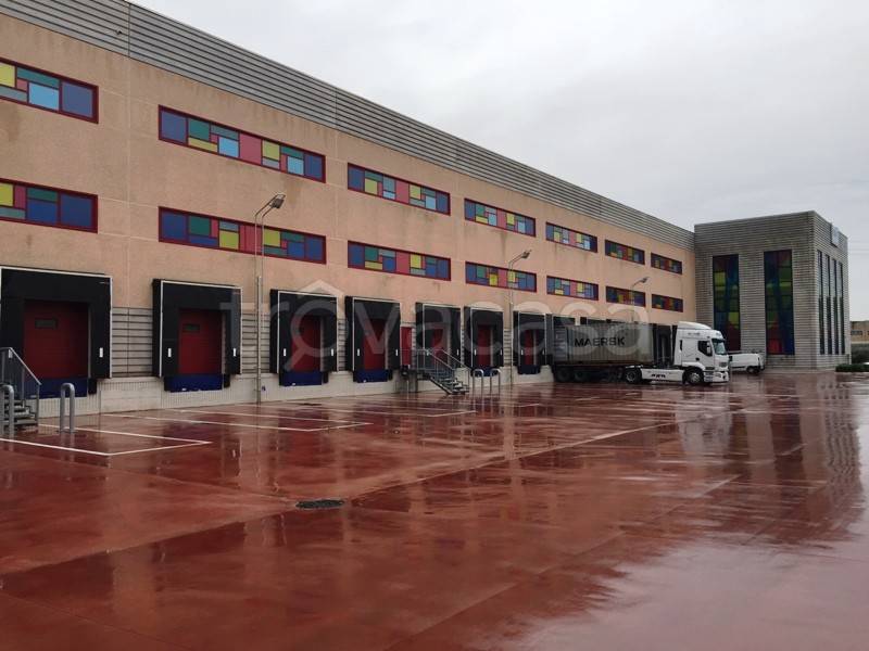 locale commerciale in affitto a Teverola