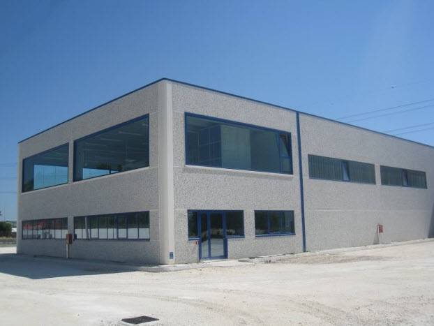 locale commerciale in affitto a Teverola