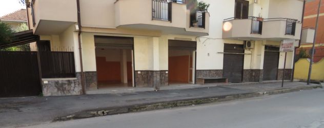 negozio in affitto a Trentola Ducenta
