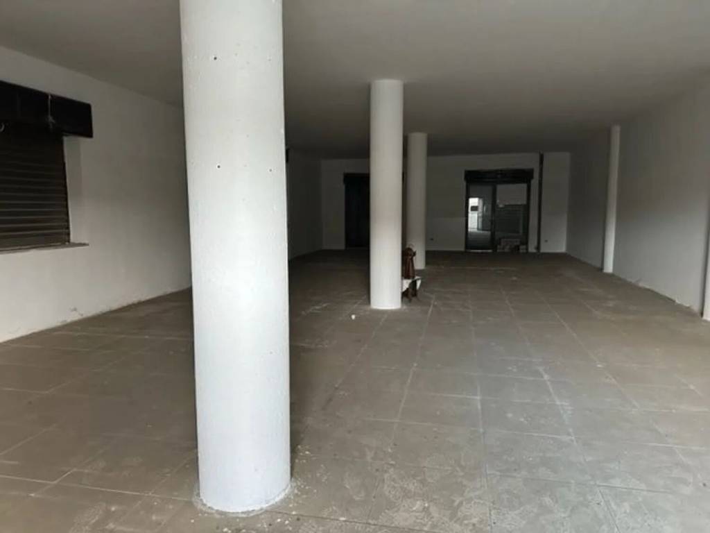 negozio in affitto a Trentola Ducenta