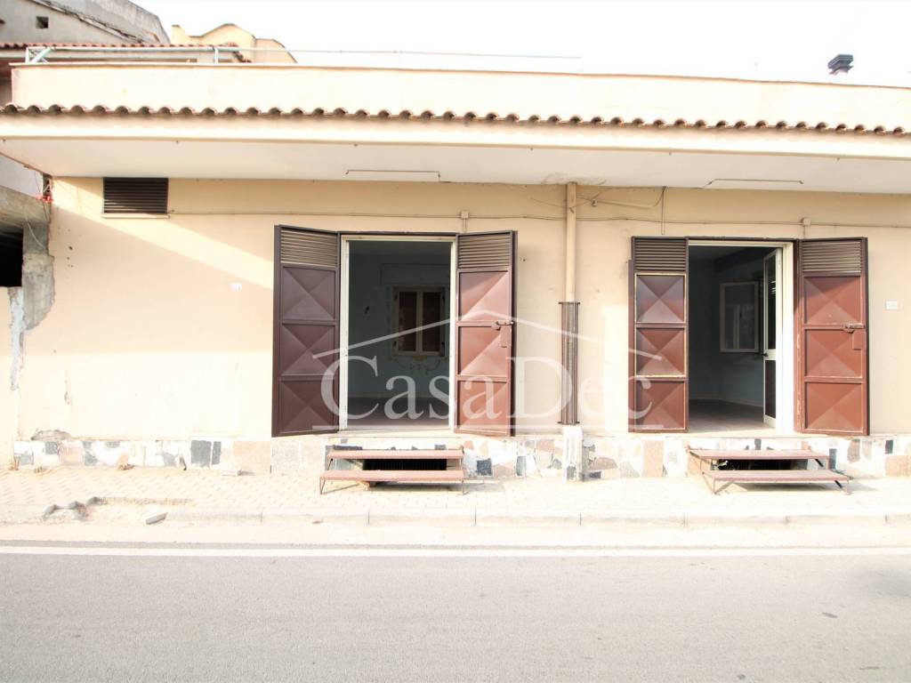 negozio in affitto a Trentola Ducenta