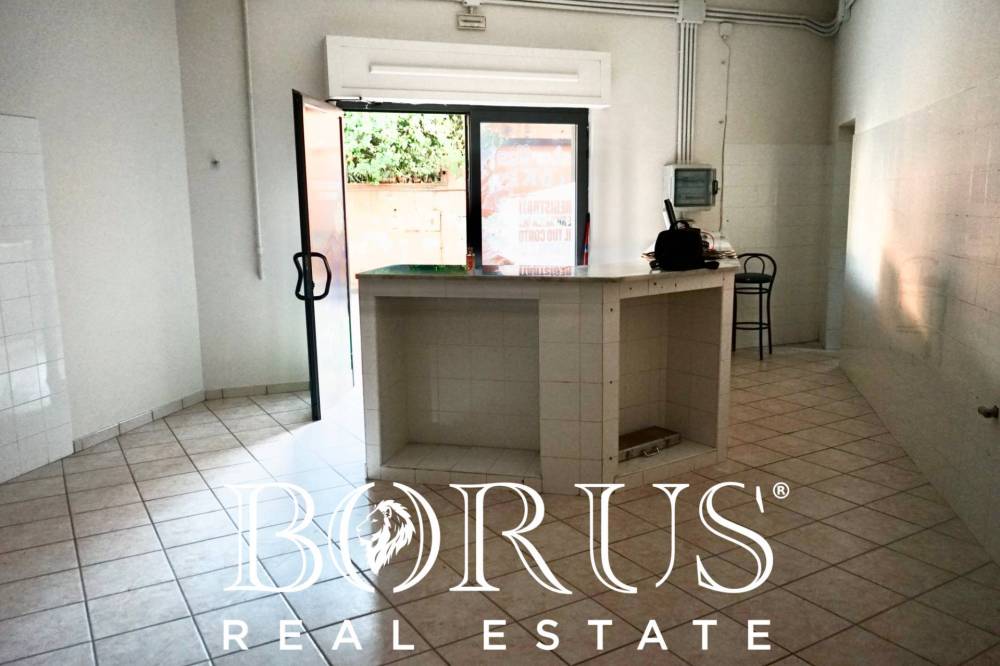 locale commerciale in affitto a Trentola Ducenta