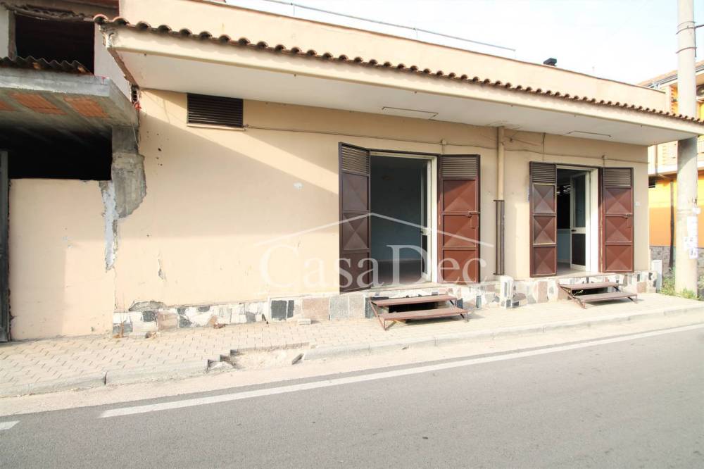 negozio in affitto a Trentola Ducenta